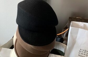 [???] Ha Le Nguyen – Authentic ? Top1Fashion ?  Đông đến là mũ lại hot !! Mũ dạ #korea em có sẵn 3 màu  ; đen / nâu / trắng kem
Giá : #650k
Phụ kiện nâng cấp outfit của ce , không thể bỏ qua e nó nha !! , shares-3✔️ , likes-20❤️️ , date-2024-12-11 20:47:56????????