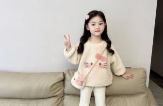 [🆕🇻🇳] NHI CHAN  (Kid Clothings) – Chuyên quần áo bé gái Quảng Châu cao cấp 🧑‍🧒❤️️👶⭐️ Set xinh kèm túi ạ
Lót nỉ toàn bộ bất chấp gió lạnh luôn
Size 100-150
Hàng có sẵn ạ
, shares-1✔️ , likes-0❤️️ , date-2024-12-10 21:30:15🇻🇳🇻🇳🇻🇳📰🆕