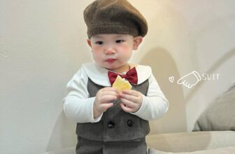 [🆕🇻🇳] Baby Closet luôn muốn được đồng hành cùng các mom chăm sóc, bảo vệ và yêu thương các con 🧑‍🧒❤️️👶⭐️  Thêm 1 ouffit hoàn hảo, thanh lịch không thể thiếu cho các con đây ạSet 3 chi tiết gồm: gile ngoài + áo len thỏ trắng + quần (Tặng kèm nơ đỏ) chỉ 2xxk , shares-0✔️ , likes-4❤️️ , date-2024-12-17 21:45:28🇻🇳🇻🇳🇻🇳📰🆕