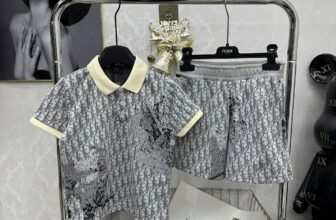 [🆕🇻🇳] Bum Kids – Cửa hàng quần áo cho bé 🧑‍🧒❤️️👶⭐️  Shop về thêm #set_bộ POLO DIOR bản dệt cho bé !!!• Mẹ nào tìm kiếm set bộ mẫu new nhanh tay ah , năm nay biên nhỏ giọt nên mẫu nào ra hết veo mẫu đó l , shares-0✔️ , likes-6❤️️ , date-2024-12-12 18:38:26🇻🇳🇻🇳🇻🇳📰🆕