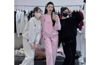 [🆕🇻🇳] Emikids – thời trang trẻ em xuất xịn – Sỉ lẻ thời trang trẻ em 🧑‍🧒❤️️👶⭐️ 230kBộ nỉ thêu ngựa  NEW
Hàng về đúng dịp cho cái lạnh xuống 10 độ. Các chị em lên đơn thôi ạ. Vừa rẻ vừa đẹp vừa xinh, lại còn ấm áp nữa
Chất nỉ dư xịn , shares-0✔️ , likes-0❤️️ , date-2024-12-13 13:20:07🇻🇳🇻🇳🇻🇳📰🆕