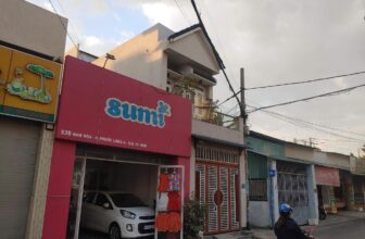 [🆕🇻🇳]  Thời trang trẻ em Sumi – Đồ trẻ em 🧑‍🧒❤️️👶⭐️ Nhà 2 mặt tiền đường Nam Hoà cần bán:
Giá:. 6 tỉ 700 triệuChào cả nhà. Gia đình mình cần tìm chủ mới cho căn nhà cũng là shop mà mình vẫn bán hàng tại đ , shares-5✔️ , likes-38❤️️ , date-2024-12-14 17:26:04🇻🇳🇻🇳🇻🇳📰🆕