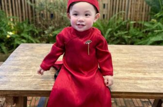 [🆕🇻🇳] Baby Closet luôn muốn được đồng hành cùng các mom chăm sóc, bảo vệ và yêu thương các con 🧑‍🧒❤️️👶⭐️  SẴN SHIP 1c  sz 14-16kg
Set gồm – áo + quần + mấn + charm quạt
Hàng thiết kế chỉnh chu từng đường kim mũi
, shares-1✔️ , likes-4❤️️ , date-2024-12-28 00:34:19🇻🇳🇻🇳🇻🇳📰🆕