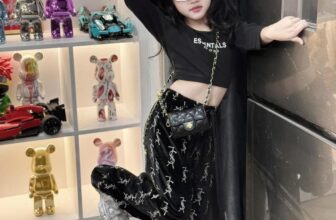 [🆕🇻🇳] Váy Tutu – Chuyên thời trang trẻ em 🧑‍🧒❤️️👶⭐️ Tranh thủ lên vài mẫu nữa là nghỉ tết rồi mn tranh thủ chotdon mn ơi
Nguyên set hợp guu áo dài tay kết hợp với quần nhung cùng hoạ tiết ysl sang chảnh, ngu , shares-1✔️ , likes-6❤️️ , date-2024-12-15 16:39:22🇻🇳🇻🇳🇻🇳📰🆕