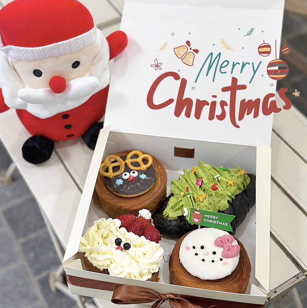 [☕️🇻🇳] 12 mois pâtisserie  🥤 Top1Coffee ☕️ 𝐂𝐇𝐑𝐈𝐒𝐓𝐌𝐀𝐒 𝐕𝐈𝐁𝐄Cùng chào đón ngày lễ Giáng Sinh với những mẫu bánh đặc biệt gửi tới những người thân yêu trong dịp cuối năm nà , shares-1✔️ , likes-6❤️️ , date-2024-12-13 23:04:21🇻🇳🇻🇳🇻🇳📰🆕