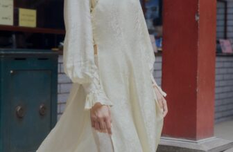 [???] SY STORE – Cửa hàng quần áo ? Top1Fashion ?  “Mảnh mai dáng liễu duyên đằm thắm
Tha thiết hồn xuân nghĩa đậm đà”Quý phái và kiêu kỳ tựa như viên ngọc toả sáng lấp lánh nhưng không hề phô trương. Vẽ  , shares-0✔️ , likes-8❤️️ , date-2024-12-17 03:12:34????????