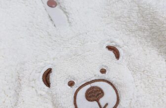 [🆕🇻🇳]  Thóc Fashion – Hàng VNXK thiết kế – REP 1:1 các hãng cho bé trai 🧑‍🧒❤️️👶⭐️ 𝑮𝒂̂́𝒖 𝒄𝒐𝒏 𝒚𝒆̂𝒖 𝒄𝒖̉𝒂 𝒎𝒆̣
Mặc áo này lên đúng như chú gấu con trắng  áo này mix mặc chụp noel cũng bao chuẩn nhé mẹ ơi
SALE còn #175k/áo
Full size 10-27kg , shares-0✔️ , likes-8❤️️ , date-2024-12-12 22:11:16🇻🇳🇻🇳🇻🇳📰🆕