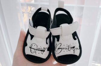 [🆕🇻🇳]  Quỳnh Boutique – Cửa hàng quần áo sơ sinh, trẻ em 🧑‍🧒❤️️👶⭐️ SANDAL XINH CHO BÉ- NHÌN LÀ YÊU LIỀN Ạ
Màu sắc nhã nhặn phù hợp với nhiều loại trang phục nha !!
Trần Thúy Quỳnh
————————————— , shares-1✔️ , likes-3❤️️ , date-2024-12-13 16:23:24🇻🇳🇻🇳🇻🇳📰🆕