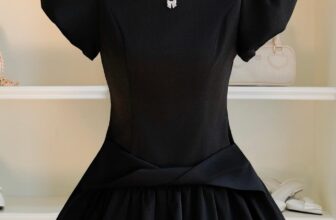 [🆕🇻🇳] LAGOM – A local brand in Viet Nam! We create styles for beautiful queens 👕 Top1Fashion 👗  𝐒𝐢𝐦𝐩𝐥𝐢𝐜𝐢𝐭𝐲 𝐜𝐫𝐞𝐚𝐭𝐞𝐬 𝐩𝐞𝐫𝐟𝐞𝐜𝐭𝐢𝐨𝐧Mang vẻ đẹp đơn giản và tự nhiên trên gam đen kinh điển, form dáng chuẩn chỉnh với đường chít eo sắc nét, chiếc nơ bé xinh c , shares-7✔️ , likes-36❤️️ , date-2024-12-13 20:07:40🇻🇳🇻🇳🇻🇳📰🆕