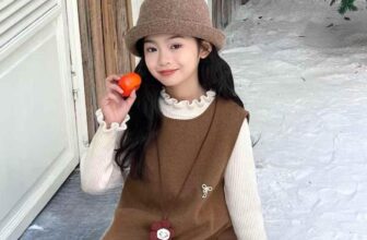 [🆕🇻🇳] Little cheese – Little cheese 🧀 korean style for kids 🧑‍🧒❤️️👶⭐️  Thanh lịch & đáng yêu trong từng chi tiết!
Mẫu váy len nâu phối bèo nhẹ nhàng, kết hợp áo cố lọ trắng nhã nhặn, mang lại vẻ đẹp dịu dàng và ấm áp cho các  , shares-0✔️ , likes-0❤️️ , date-2024-12-14 19:08:49🇻🇳🇻🇳🇻🇳📰🆕