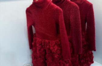 [🆕🇻🇳] L’Casta Viet Nam- Đồ trẻ em 🧑‍🧒❤️️👶⭐️ Chiếc đầm đỏ trendy này chỉ còn mấy chiếc nữa thôi là hết hàng. Chất vải lông thỏ mềm mịn, tùng váy hoa hồng 3D sang chảnh.
Em bé sẽ rất nổi bật trong nhữ , shares-1✔️ , likes-13❤️️ , date-2024-12-19 23:45:59🇻🇳🇻🇳🇻🇳📰🆕