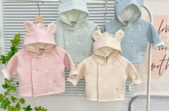 [🆕🇻🇳] Bé Xinh Shop – Mommy & Baby – chuyên cung cấp trọn gói sơ sinh, đồ dùng cho mẹ và bé 🧑‍🧒❤️️👶⭐️ Áo Khoác BUNNY Chỉ 1 từ thôi … ĐỈNH ạ… siêu Hot siêu Hot
chần Bông mềm ấm, nhẹ tenh có cả mũ thoải mái cho các bé đi ra đường
Hình thêu nhỏ xinh ở gấu  , shares-1✔️ , likes-1❤️️ , date-2024-12-15 21:28:34🇻🇳🇻🇳🇻🇳📰🆕