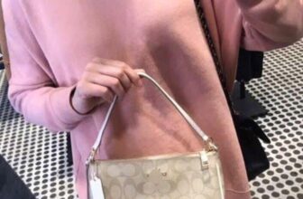 [???] Loan Vo – Chuyên các mặt hàng xuất khẩu quần áo, giày dép, túi xách  ? Top1Fashion ?  HUYỀN THOẠI về lại ạ  Kem phối siêu chảnh
NHÀ MÁY SALE làm quà NOEL  , lễ TẾT
Dáng mặc áo dài , đi chơi , đi làm …
C  top hanlde pouch crossbody F58321 , shares-0✔️ , likes-1❤️️ , date-2024-12-17 18:10:33????????