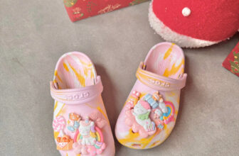 [🆕🇻🇳]  Chip Chip Pink-Chuyên sỉ và lẻ các loại “cờ rốc” và Jibbitz/ Sticker! 🧑‍🧒❤️️👶⭐️ 𝐿𝑜𝑎𝑛𝑔 ℎ𝑜̂̀𝑛𝑔 𝑥𝑖𝑛ℎ 𝑥𝑎̆́𝑛 𝑐ℎ𝑜 𝑏𝑒́ 𝑔𝑎́𝑖Hàng xinh về là phải khoe ngay, nên tối muộn rồi Chip vẫn phải lên bài dù mấy nay Chip trả đơn sấp mặt , trộm vía tr , shares-0✔️ , likes-2❤️️ , date-2024-12-18 05:26:58🇻🇳🇻🇳🇻🇳📰🆕