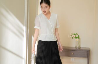 [???] Thời trang Đan Châu  ? Top1Fashion ?  𝓜𝓮𝓻𝓻𝔂 𝓒𝓱𝓻𝓲𝓼𝓽𝓶𝓪𝓼, 𝓔𝓷𝓳𝓸𝔂 𝟐𝟓% 𝓞𝓯𝓯
Ngày đẹp trời, chọn ngay 1 outfit thật xinh xuống phố!
Một chiếc peplum trắng xinh xắn nhẹ nhàng kết hợp cùng chân váy xòe đ , shares-1✔️ , likes-15❤️️ , date-2024-12-16 20:00:11????????