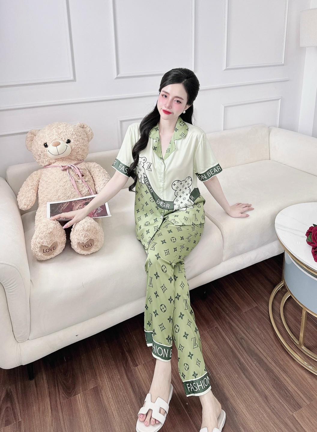 [🆕🇻🇳] Xưởng Sỉ Đồ Bộ Xinh – Nyn – Xưởng may trực tiếp sản xuất thời trang nữ 👕 Top1Fashion 👗  𝐎𝐮𝐭𝐟𝐢𝐭 𝐭𝐨𝐝𝐚𝐲 – sành điệu trong nhà
Chất liệu : lụa tơ tằm cao cấp MỀM MỊN MÁT LẠNH MƯỚT NHẸ TRÊN DA
Hàng may chuẩn, có size :
S dưới 50kg
M dưới 56k , shares-0✔️ , likes-2❤️️ , date-2024-12-16 19:47:34🇻🇳🇻🇳🇻🇳📰🆕