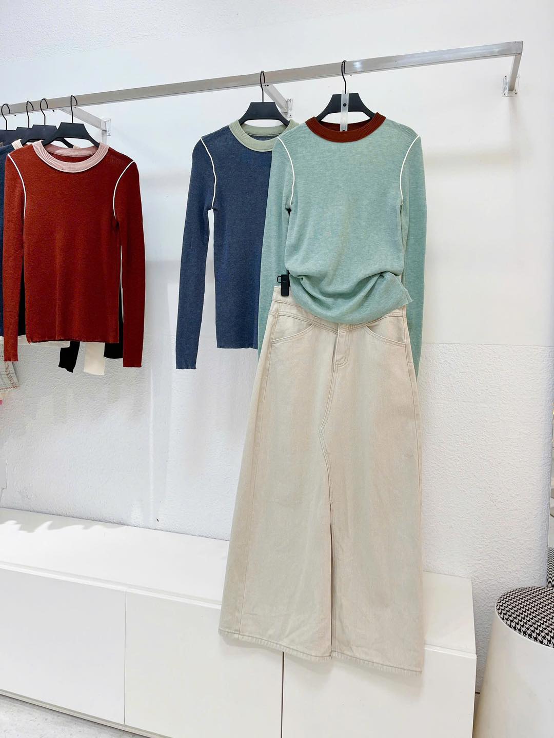 [🆕🇻🇳] AfterBefore – Modern design, high quality fabric, comfy form and effortless chic style womenswear 👕 Top1Fashion 👗  SEASON OF KNITWEARVISIT US ——
150/22 Nguyễn Trãi, Phường Bến Thành, Quận 1, TP HCM
—— ORDER ONLINE ——
Shopee/ Lazada/ Tiktok
Hotline/ Zalo 0935601001
, shares-8✔️ , likes-8❤️️ , date-2024-12-17 01:12:31🇻🇳🇻🇳🇻🇳📰🆕