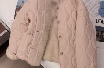 [🆕🇻🇳]  Kids House VN – Chuyên đồ Mẹ và Bé VNXK, TQXK, Cambodia 🧑‍🧒❤️️👶⭐️ SỐ LƯỢNG VỢT SALE CÓ HẠNPHAO LÓT LÔNG CỪU MÀU HỒNG NHẠT CỰC XINHHHSIÊUU ẤM BÊN TRONG LÀ lớp lông xịn dày dặn siêu ấm, bên ngoài là vải phao mềm. Dáng  , shares-0✔️ , likes-1❤️️ , date-2024-12-18 20:02:57🇻🇳🇻🇳🇻🇳📰🆕