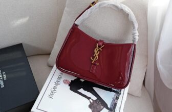 [🆕🇻🇳] Bảo Yến Store – CHUYÊN TÚI XÁCH XUẤT DƯ, SUPER VIP, SIÊU CẤP🛍️🛍️🛍️ 👕 Top1Fashion 👗  Để về một bản đẹp thế này e phải săn 2 tháng trời các chị ạ. Tết này sắm đỏ quá hợp lý ạ
Màu đỏ mận – chất da bóng mềm
size 25
full 2 box vi////p
, shares-0✔️ , likes-5❤️️ , date-2024-12-18 20:57:53🇻🇳🇻🇳🇻🇳📰🆕