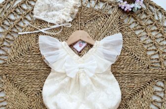 [🆕🇻🇳]  Babi Shop-Đồ thiết kế cho công chúa nhỏ của Mẹ! 🧑‍🧒❤️️👶⭐️ 𝑽𝒐𝒖𝒄𝒉𝒆𝒓 𝑺𝒉𝒐𝒑𝒆𝒆:
BB10 – Set Body ren cánh tiên
Chất liệu: 100% ren cao cấp, bên trong lót lụa habutai siêu mềm
Size: 3kg – 12kg
——————————————
Shopee: , shares-0✔️ , likes-0❤️️ , date-2024-12-16 21:45:50🇻🇳🇻🇳🇻🇳📰🆕