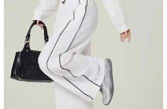 [???] Mizu Shop – Cửa hàng quần áo nữ  ? Top1Fashion ?  Quần gió Tô Mỳ . Hàng 2in1.
Vừa làm quần ống rộng dài mix đồ chất lừ luôn, vừa làm quần jogger gấu quần điều chỉnh thoải mái

Bảng size:
– Sz 2  , shares-0✔️ , likes-0❤️️ , date-2024-12-17 20:23:50????????