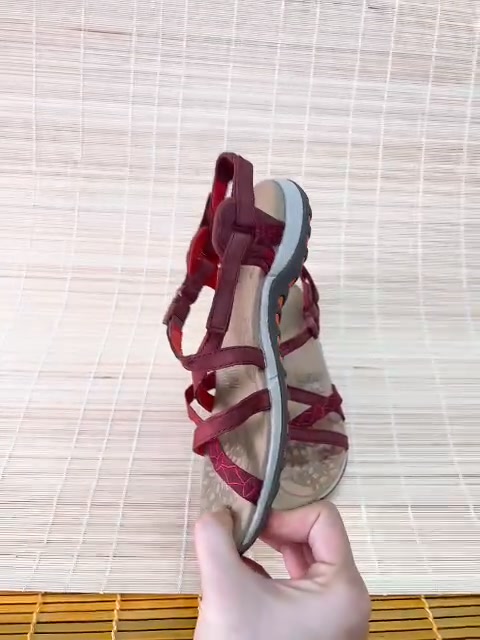 [???] Rô Store giày-vnxk – Chuyên giày dép VNXK  ? Top1Fashion ?  Videp thực tế sandal mè reo nha các chị ơi
 , shares-0✔️ , likes-1❤️️ , date-2024-12-17 13:44:28????????