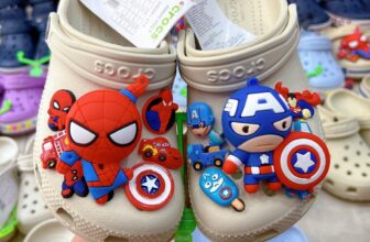 [🆕🇻🇳]  Aiko Kids – Thời Trang Cho Bé – Cửa hàng chuyên dép sục, giày lười và phụ kiện, charm gắn dép 🧑‍🧒❤️️👶⭐️ Sục C.lassic  đơn giản – tiện lợi -linh hoạt
Bữa giờ tv khách nha em toan mua cặp a chi em
– Đặc trưng của dòng c.lassic nhẹ , mềm , chống trơn trượt ch , shares-1✔️ , likes-6❤️️ , date-2024-12-20 05:02:29🇻🇳🇻🇳🇻🇳📰🆕