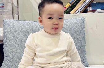 [🆕🇻🇳]  Ann.tisiu – 𝐇𝐨𝐦𝐞𝐰𝐞𝐚𝐫 𝐟𝐨𝐫 𝐛𝐚𝐛𝐢𝐞𝐬 & 𝐤𝐢𝐝𝐬 🧑‍🧒❤️️👶⭐️ Em bé làm nổ đơn áo giữ nhiệt nhà Ann trên group mẹ và bé  Mẹ mua về mặc thích quá lại mua thêm vì chất quá ưng, giặt xong ko hề bị bết lông vẫn mềm mịn !! , shares-0✔️ , likes-6❤️️ , date-2024-12-18 21:40:00🇻🇳🇻🇳🇻🇳📰🆕