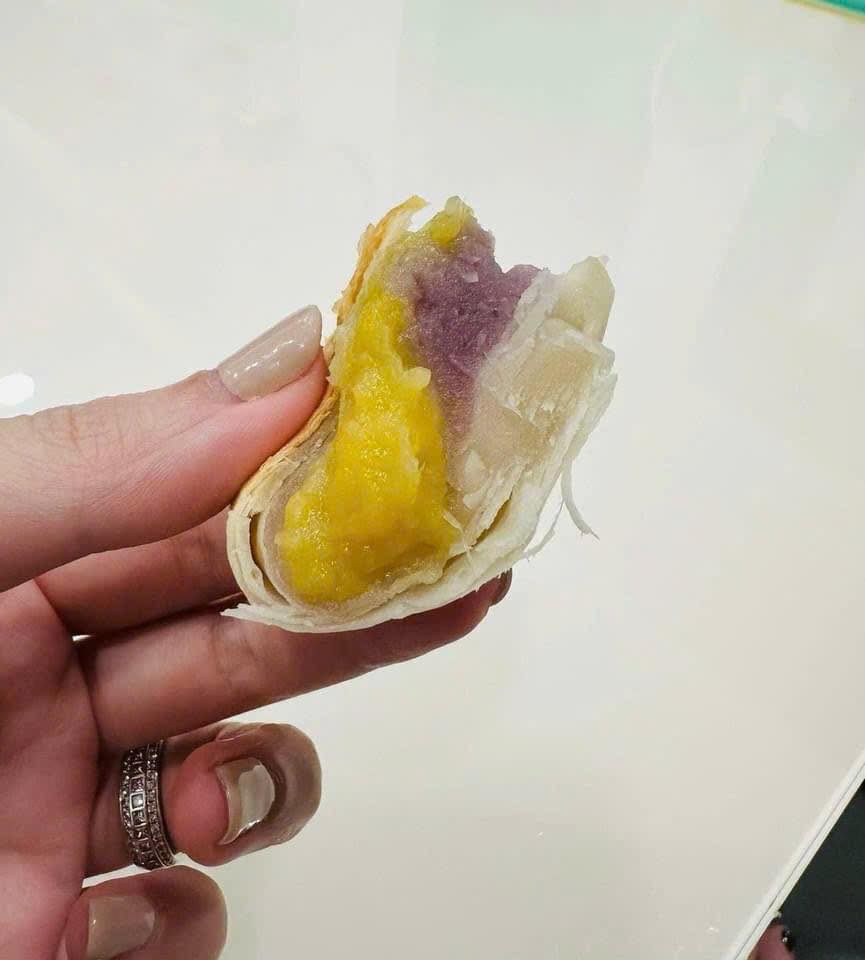 [🆕🇻🇳] Nhà AnAn – chuyên cung cấp rau củ quả hữu cơ, sạch, rõ nguồn gốc từ Đà Lạt 🍔 Top1Food  🍜 Mời nhà mình đi chợ cho đơn giao thứ sáu, #NhàAn có:
 Bánh pía sầu riêng tươi, khách thèm rồi nên mẹ An gom order một mẻ nha. Ai không thích trứng muối thì , shares-0✔️ , likes-5❤️️ , date-2024-12-18 22:32:16🇻🇳🇻🇳🇻🇳📰🆕