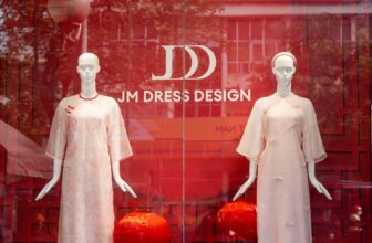 [🆕🇻🇳] JM – thương hiệu thời trang JM DRESS DESIGN 👕 Top1Fashion 👗  𝐒𝐓𝐎𝐑𝐄 𝐔𝐏𝐃𝐀𝐓𝐄Xuân Vũ khéo léo hòa quyện nét đẹp truyền thống Á Đông với hơi thở hiện đại trong từng tà áo dài. Mỗi thiết kế là sự cân bằng tinh tế giữa vẻ , shares-1✔️ , likes-26❤️️ , date-2024-12-20 00:00:07🇻🇳🇻🇳🇻🇳📰🆕