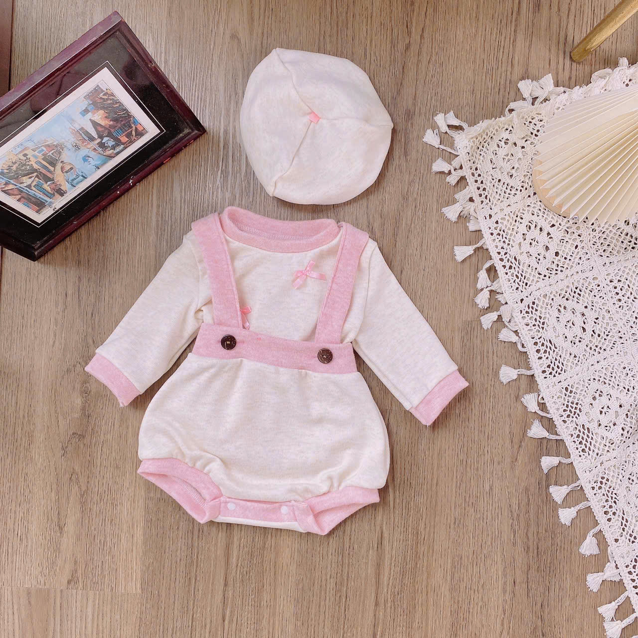 [🆕🇻🇳] Tiệm Sun – Quần áo đẹp cho bé – Bí mật của những em bé TỰ TIN – THẦN THÁI và HẠNH PHÚC � 🧑‍🧒❤️️👶⭐️ 1 set body xinh đẹp vừa về tới kệ nhà Sun ạ  Đây thật sự là 1 set đồ nên có trong tủ đồ của các bé, bởi đẹp đã đành, còn bởi nó rất là tiện dụng đó ạ.S , shares-0✔️ , likes-2❤️️ , date-2024-12-19 03:27:04🇻🇳🇻🇳🇻🇳📰🆕