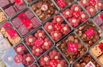 [🆕🇻🇳] Hộp giấy đựng thực phẩm, Cốc Giấy, Bát Giấy, Hộp đựng bánh sinh nhật  🎨 Top1Designs ✨  Gợi ý lên set bánh tết với hộp mica nhựa cứng ngay nhaHộp vuông KT: 9.5×9.5×6.5cm
Hộp oval KT: 12x6x7cmMời anh chị tham gia nhóm zalo để nhận ưu đãi v , shares-0✔️ , likes-2❤️️ , date-2024-12-19 22:00:09🇻🇳🇻🇳🇻🇳📰🆕