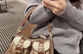 [🆕🇻🇳] Wellcome to CHIC HOUSE by CHIC VNXK 👕 Top1Fashion 👗  𝒔𝒉𝒕𝒐𝒏 𝑩¥𝒈 𝑰𝒏 𝑺𝒊𝒈𝒏@..𝒕𝒖𝒓𝒆 𝑪4𝒏𝒗𝒂𝒔
Chiếc túi xách thiết kế độc đáo với chất liệu da cao cấp, điểm nhấn lông cừu mềm mại và chi tiết khóa kim loại sang trọng.  , shares-0✔️ , likes-0❤️️ , date-2024-12-19 17:01:23🇻🇳🇻🇳🇻🇳📰🆕