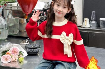 [🆕🇻🇳] Moana Fashion – Quần áo trẻ em 🧑‍🧒❤️️👶⭐️  Len nơ đỏ này em chỉ còn size lớn 30-48kg thôi ạ
Các mẹ minhon bon chen đi nào #290k
Mặc kute nổi luôn ạ
Mix cùng quần bò hay sooc da thì bên em đều có n , shares-0✔️ , likes-0❤️️ , date-2024-12-21 03:30:56🇻🇳🇻🇳🇻🇳📰🆕
