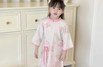 [???]  Loco Bear – Thời trang thiết kế trẻ em cao cấp  ?‍?❤️️?⭐️ LOCOBEAR LC24B216 – ĐÓN XUÂN SANG, TẾT RỘN RÀNG!!
𝐒𝐄𝐓 𝐀́𝐎 𝐃𝐀̀𝐈 𝐇𝐎𝐀 𝐒𝐄𝐍 Đ𝐈́𝐍𝐇 𝐍𝐎̛ 𝐒𝐈𝐄̂𝐔 𝐘𝐄̂𝐔 𝐂𝐇𝐎 𝐁𝐄́
Trả hàng sau 5-7 ngày!!!
———— , shares-0✔️ , likes-0❤️️ , date-2024-12-19 20:45:43????????