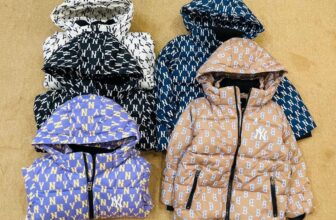 [🆕🇻🇳] Kemy Kids 😎❤️️⭐️ ÁO PHAO MLB BT/BG DƯ XỊN .
Chất phao cực kì đẹp,mềm,mũ tháo dời được,bo tay co giãn thoải mái.
– Sz 110-155 phom chuẩn  155 bố mẹ mặc thoải mái. Màu kem nh , shares-0✔️ , likes-0❤️️ , date-2024-12-18 16:06:08🇻🇳🇻🇳🇻🇳📰🆕