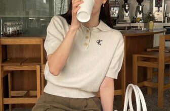 [???] ELIS Shop vnxk – 12 thiên hộ dương p1 Q. Gò vấp HCM  ? Top1Fashion ?  Sale# 295k còn #260k
Size còn như ảnh ạ
Polo dệt kim C K dư ,hàng nhà máy dệt 100% dày cui cầm nặng tay, chất siêu đẹp . Logo thêu chất mướt ,fom áo này rấ , shares-0✔️ , likes-0❤️️ , date-2024-12-19 18:06:35????????