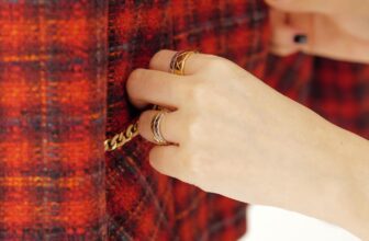 [🆕🇻🇳] H’allure – “If you’re an open book, there’s no allure.” – Alexander McQueen 👕 Top1Fashion 👗  𝐍𝐄𝐖 𝐀𝐑𝐑𝐈𝐕𝐀𝐋 | 𝐉𝐎𝐋𝐋𝐘 𝐉𝐀𝐂𝐊𝐄𝐓Festive red, golden touches, and a hint of sparkle. The perfect companion for cozy Christmas strolls and holiday cheer.Availa , shares-0✔️ , likes-55❤️️ , date-2024-12-20 04:20:28🇻🇳🇻🇳🇻🇳📰🆕