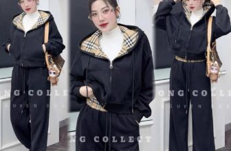 [🆕🇻🇳] HAMY Clothing  👕 Top1Fashion 👗  Em về thêm 4 mầu
Sét khoắc mũ BBR siêu hót e về đủ màu
Áo khoắc mũ áo dáng ngắn phối kẻ BBR mũ – đáp khoá túi bụng
Quần cạp kẻ chun dáng xuông rộng diễu , shares-0✔️ , likes-1❤️️ , date-2024-12-19 04:47:37🇻🇳🇻🇳🇻🇳📰🆕