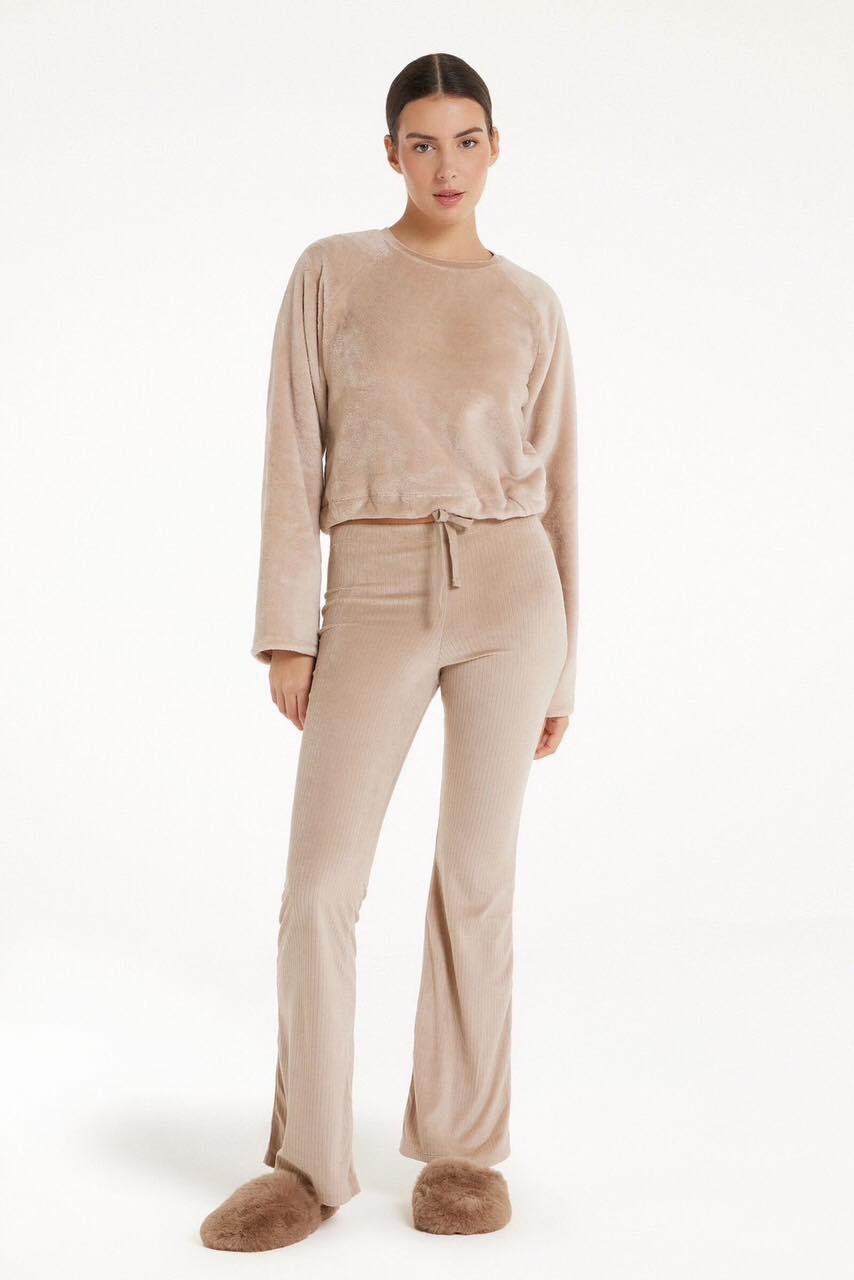 [🆕🇻🇳] The Cyan Pearl VNXK 👕 Top1Fashion 👗  Bộ mặc nhà TEZENI5, áo chất băng lông, quần thun tăm dầy dặn, tay áo thêu chữ xinh quá là xinh luôn ạ, khoác thêm áo dạ thì mặc đi chơi cũng được ý chứ, sz , shares-1✔️ , likes-4❤️️ , date-2024-12-21 01:54:33🇻🇳🇻🇳🇻🇳📰🆕