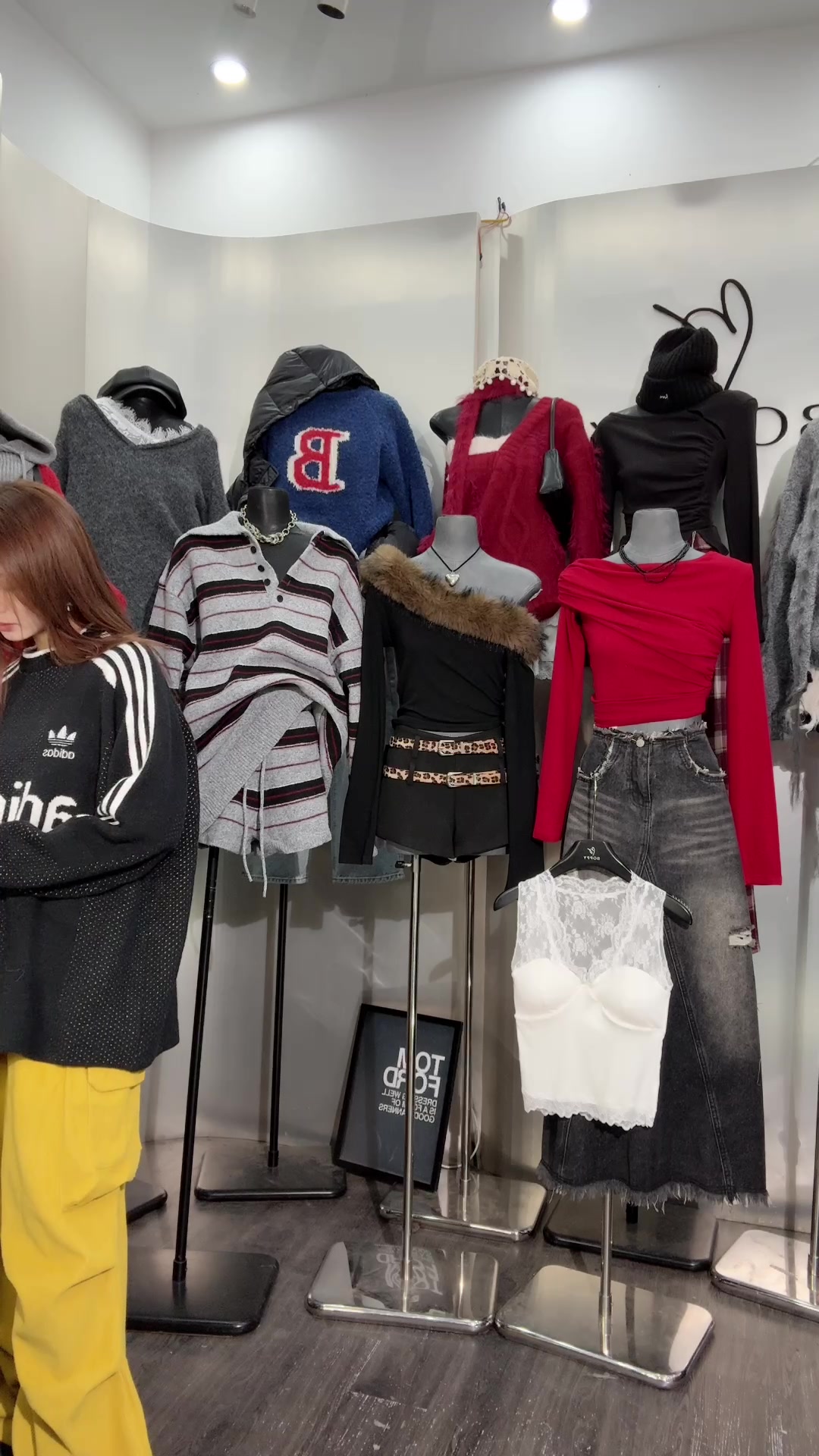 [🆕🇻🇳] Ou’ba:d – Thiết kế và Thời trang 👕 Top1Fashion 👗  LỖI HỆ ’24
LOOK 2
—ÁO CHỒNG
S M
680,000CHÂN VÁY RƯỜM RÀ KEM
S M
820,000
__Visit us:
251 Hoàng Văn Thụ, Tân Bình | 10:00 – 17:00
25 Trúc Đường, T , shares-0✔️ , likes-6❤️️ , date-2024-12-23 03:17:29🇻🇳🇻🇳🇻🇳📰🆕