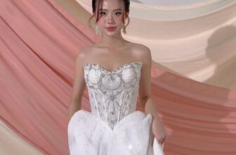 [🆕🇻🇳] MINZY Bridal – Váy Cưới Đẹp 🤵🏻 Top1Wedding 👰🏻  𝐍𝐞𝐰 𝐂𝐨𝐥𝐥𝐞𝐜𝐭𝐢𝐨𝐧 𝟐𝟎𝟐𝟒Váy Cưới nhẹ nhàng đơn giản sẽ giúp nàng thoải mái nhưng vẫn đầy duyên dáng và nổi bật trong buổi tiệc
Cùng ngắm thế mà nhiều BST khác , shares-0✔️ , likes-2❤️️ , date-2024-12-23 18:30:04🇻🇳🇻🇳🇻🇳📰🆕