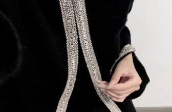 [???] V.I.C – XUẤT KHẨU – Hàng xuất khẩu có sẵn ? Top1Fashion ?  BLACK BEADED JACKETSiêu phẩm vừa trình làng. Một thiết kế quá xuất sắc, chất len cao cấp kết hợp cùng dải cườm trắng quá sang xịn. Không thể bỏ qua em nà , shares-0✔️ , likes-51❤️️ , date-2024-12-21 16:50:03????????
