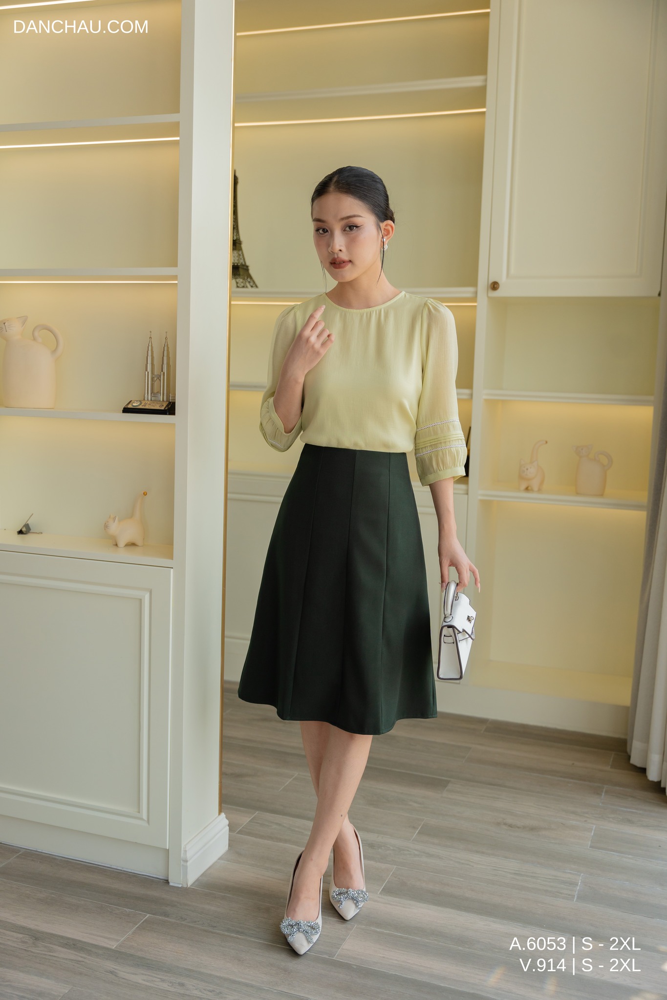 [???] Thời trang Đan Châu  ? Top1Fashion ?  𝓜𝓮𝓻𝓻𝔂 𝓒𝓱𝓻𝓲𝓼𝓽𝓶𝓪𝓼, 𝓔𝓷𝓳𝓸𝔂 𝟐𝟓% 𝓞𝓯𝓯
Nhẹ nhàng và duyên dáng là tất cả những gì Đan Châu gửi gắm đến nàng qua outfit xinh yêu này.
Giảm 25% tất cả sản phẩm nguyê , shares-2✔️ , likes-7❤️️ , date-2024-12-20 02:00:03????????