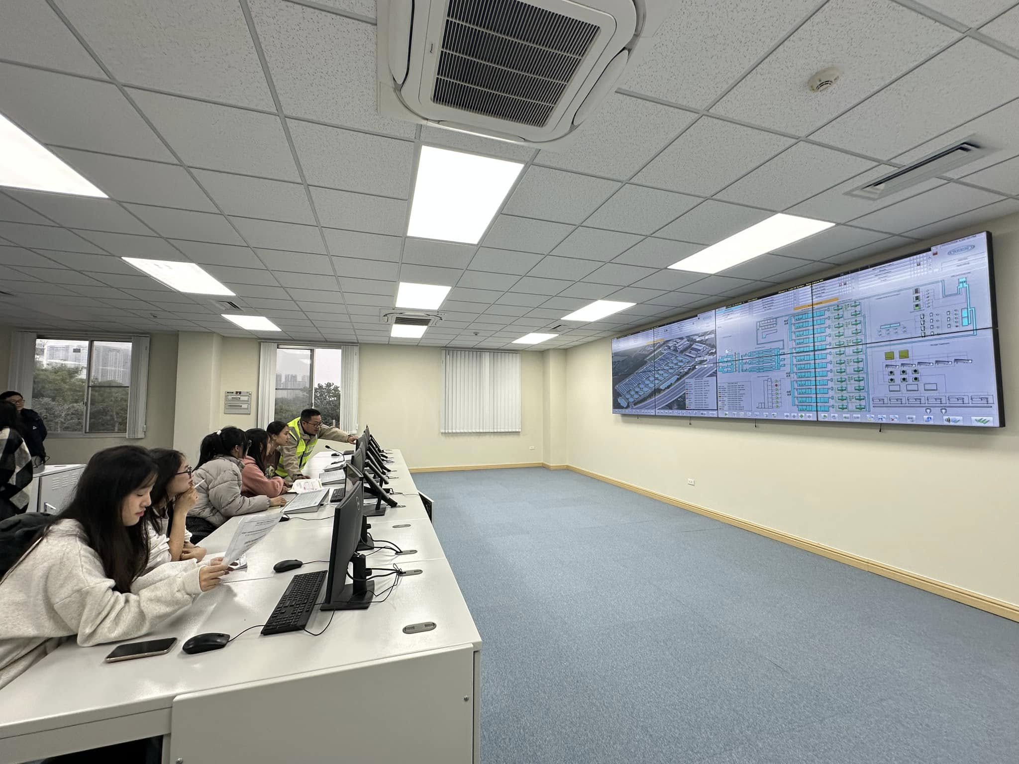 [🆕🇻🇳] CEVONNI 👕 Top1Fashion 👗  𝐇𝐎𝐋𝐈𝐃𝐀𝐘 𝐒𝐀𝐋𝐄: 𝟓𝟎% 𝐎𝐅𝐅 | 𝐒𝐓𝐑𝐈𝐏𝐄𝐃 𝐊𝐍𝐈𝐓 𝐓𝐎𝐏GIẢM 50% cho thiết kế áo len dệt kẻ ngang đang làm mưa làm gió tại CEVONNI!Những ai yêu họa tiết kẻ ngang đen  , shares-1✔️ , likes-7❤️️ , date-2024-12-22 03:00:08🇻🇳🇻🇳🇻🇳📰🆕