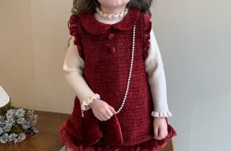 [🆕🇻🇳]  Cơm Tấm – Chuyên các sản phẩm cho bé 🧑‍🧒❤️️👶⭐️ Em về đồ đỏ cho các bé đón Tết. Váy nhung áo len này xinh xỉu.
Túi không bao gồm trong set nhưng em đặt thêm túi tặng cho các con cho tone sur tone ạ
– Si , shares-0✔️ , likes-0❤️️ , date-2024-12-19 18:44:03🇻🇳🇻🇳🇻🇳📰🆕