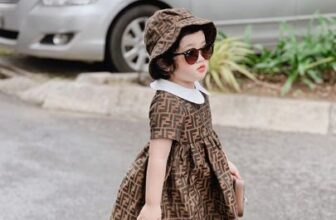 [🆕🇻🇳]  Sweetie by Josie – Thời trang cho bé 🧑‍🧒❤️️👶⭐️ Không thể ngừng xinh đẹp được các mẹ ạ
Váy Cover hạt dẻ chỉ 89k/c
Chất vải dày dặn lên đồ chụp ảnh mùa đông này là đúng bài
Size 2: 10-12kg
Size 3: 12-14kg , shares-1✔️ , likes-0❤️️ , date-2024-12-23 02:17:02🇻🇳🇻🇳🇻🇳📰🆕