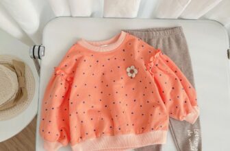 [🆕🇻🇳]  MiniumBaby – thương hiệu thời trang thiết kế chất lượng cao dành cho trẻ em 🧑‍🧒❤️️👶⭐️ TỎA SÁNG NGÀY ĐÔNG
Tựa như một bản hòa ca dịu dàng với áo chấm bi trang nhã, điểm nhấn bèo tay mềm mại và hoa cài tinh tế. Quần legging ấm áp kết hợp hoàn  , shares-1✔️ , likes-4❤️️ , date-2024-12-23 16:30:02🇻🇳🇻🇳🇻🇳📰🆕