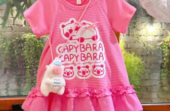 [🆕🇻🇳] Mermaid Kids  (Nàng tiên cá nhỏ)- Thời trang cao cấp cho bé 🧑‍🧒❤️️👶⭐️ Đầm hồng xinh quá mom ơi
Tặng túi gấu hồng Capybaraa. xịn sò nhất – bán lẻ toàn 100k ạ
Em váy này đẹp số 2 chả có mẫu nào nhận số 1 đâu ạ – ngọt ngào xinh , shares-0✔️ , likes-1❤️️ , date-2024-12-21 14:56:23🇻🇳🇻🇳🇻🇳📰🆕