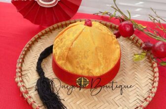 [🆕🇻🇳]  Quỳnh Boutique – Cửa hàng quần áo sơ sinh, trẻ em 🧑‍🧒❤️️👶⭐️  MŨ TẾT CHO BÉ CÁC MOM NHA
Mặc bộ đồ tết truyền thống mix set mũ càn long cho bé là hết ý luôn ạ
Phụ kiện không thể thiếu đc của các bé nhà mình các mom , shares-1✔️ , likes-1❤️️ , date-2024-12-23 22:36:06🇻🇳🇻🇳🇻🇳📰🆕